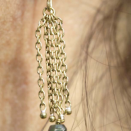 Earrings with chain and tourmaline stones