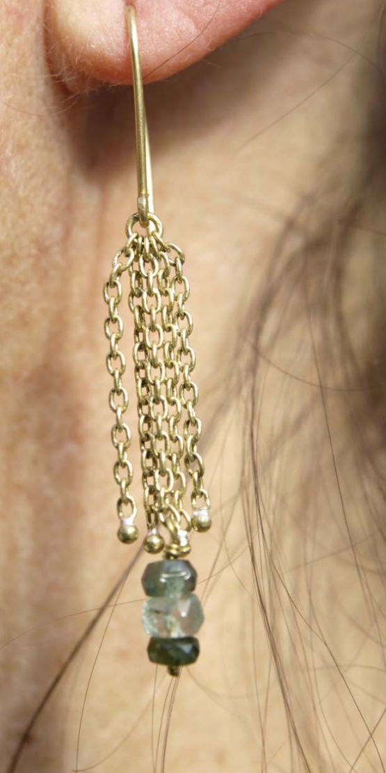 Earrings with chain and tourmaline stones