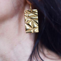gold-plated earrings made out of recycled brass, rectangular shape with pattern