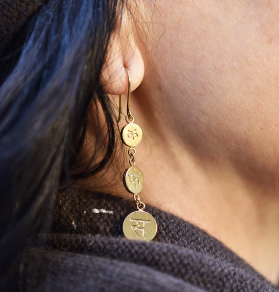 Earrings with chain and Chinese characters